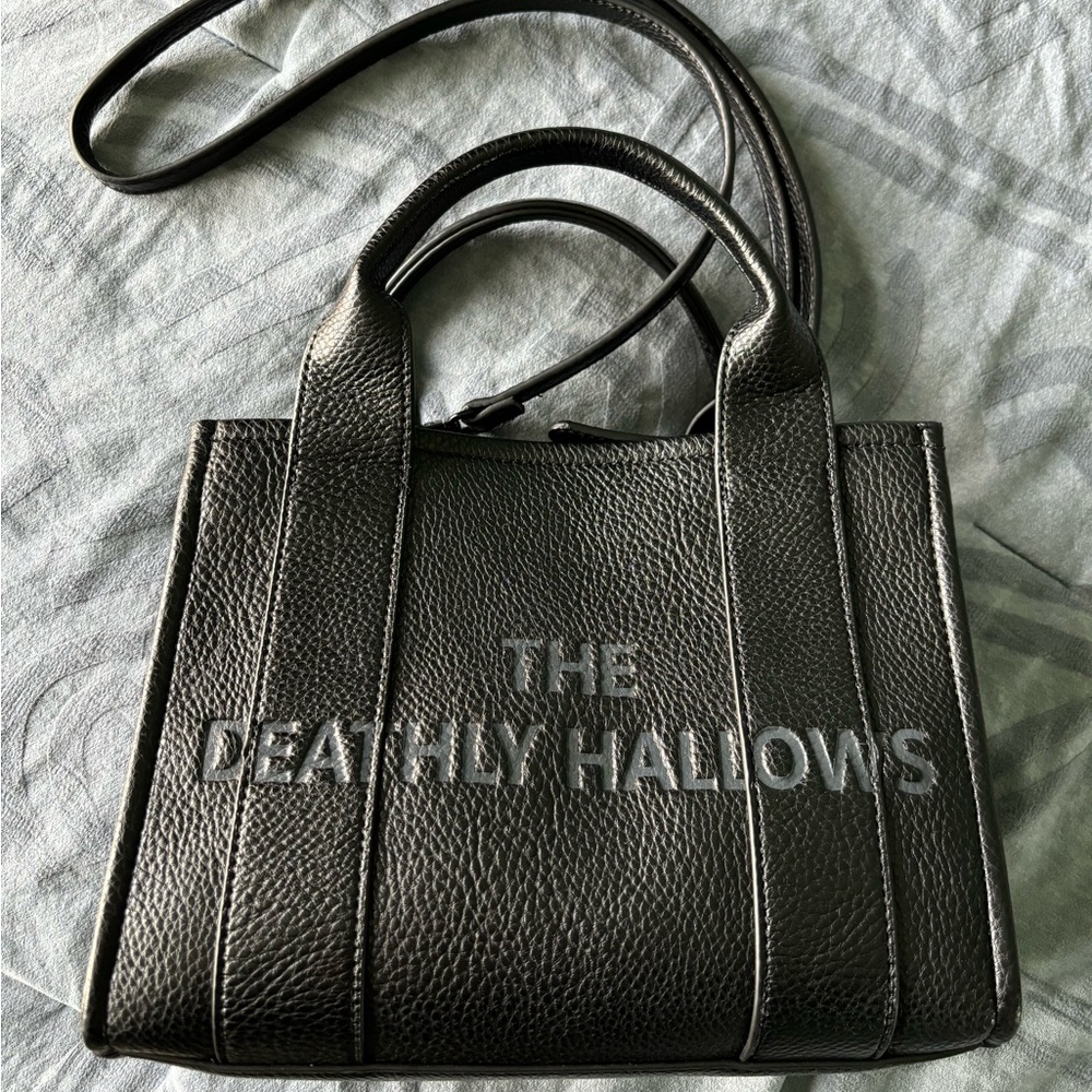 Box Lunch Harry Potter and The Dealthy Hallows Mini Crossbody
